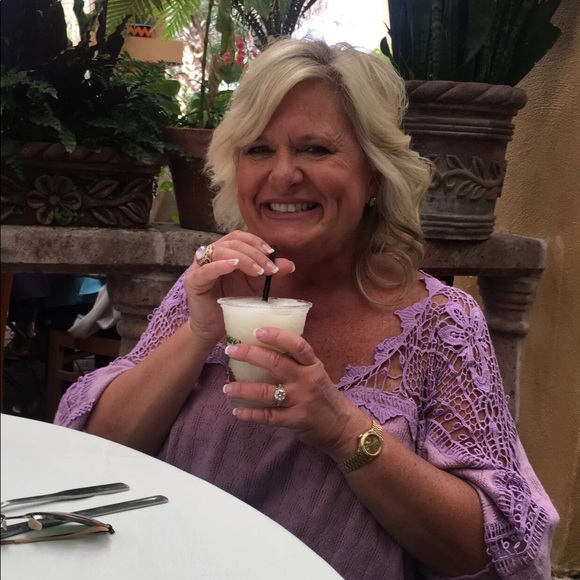 Meet your Posher, Caroline - Picture 1 of 1